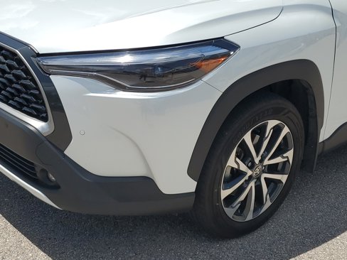 Used 2024 Toyota Corolla Cross XLE image 10