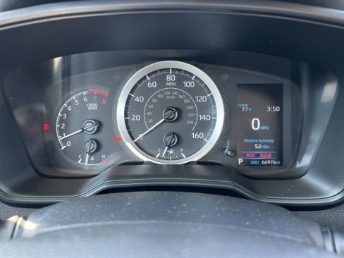 Used 2022 Toyota Corolla LE image 16
