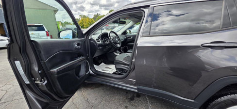 Used 2018 Jeep Compass Latitude w/ Popular Equipment Group image 8