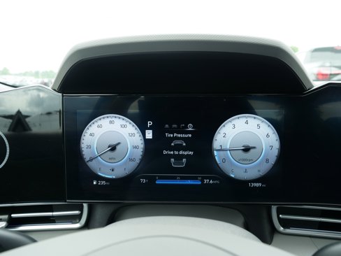 Used 2024 Hyundai Elantra SEL image 21