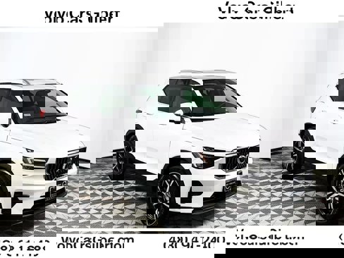 Certified 2025 Volvo XC40 B5 Core image 1