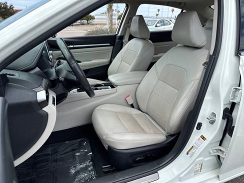 Used 2022 Nissan Altima 2.5 Platinum image 4
