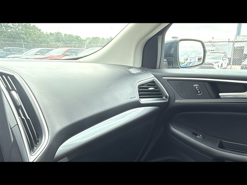 Used 2023 Ford Edge SEL image 16