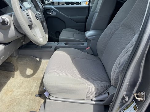 Used 2016 Nissan Frontier SV image 13