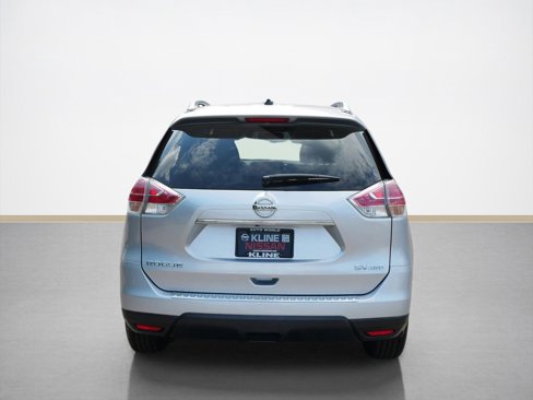 Used 2015 Nissan Rogue SV image 4