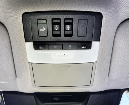 Used 2022 Nissan Pathfinder SV w/ SV Premium Package image 38