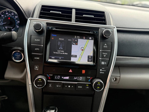Used 2015 Toyota Camry XLE w/ Moonroof Package image 13