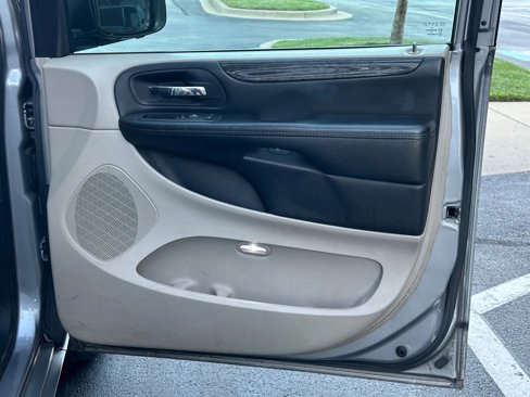Used 2018 Dodge Grand Caravan SE image 21