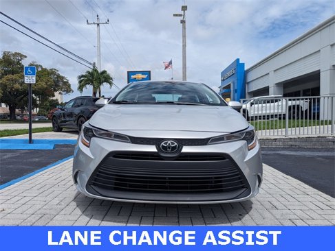 Used 2023 Toyota Corolla LE image 3