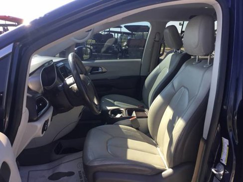 Used 2017 Chrysler Pacifica Touring-L image 14