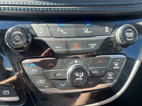 Used 2021 Chrysler Pacifica Touring-L image 34