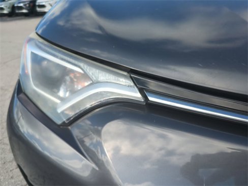Used 2018 Toyota RAV4 XLE image 10