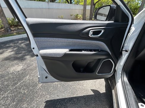 New 2025 Jeep Compass Latitude image 32