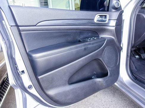Used 2019 Jeep Grand Cherokee Altitude image 17