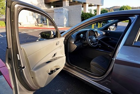 Certified 2024 Hyundai Elantra SEL image 36