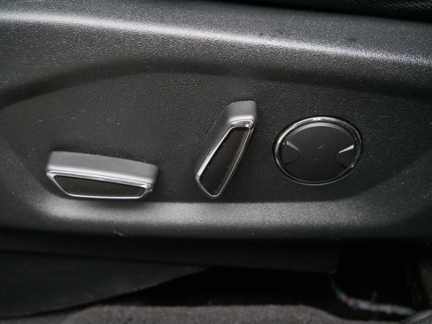 Used 2018 Ford Explorer XLT image 12