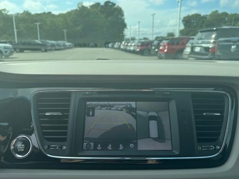 Used 2018 Kia Sedona SX Limited image 12