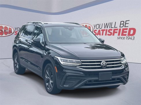 Used 2022 Volkswagen Tiguan SE w/ Panoramic Sunroof Package image 1