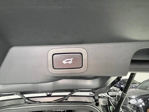 Used 2020 Land Rover Range Rover Sport HSE image 25