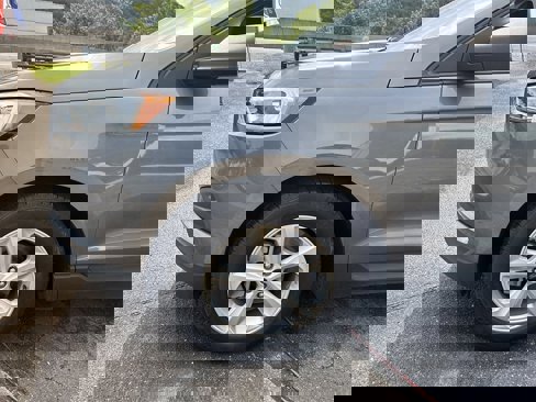 Used 2023 Ford Edge SE image 9
