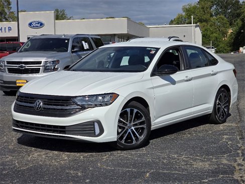 Used 2023 Volkswagen Jetta Sport image 2