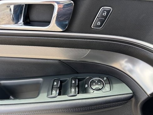 Used 2019 Ford Explorer XLT image 35