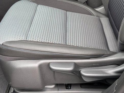New 2025 Chevrolet Trax LT w/ Sunroof Package image 21