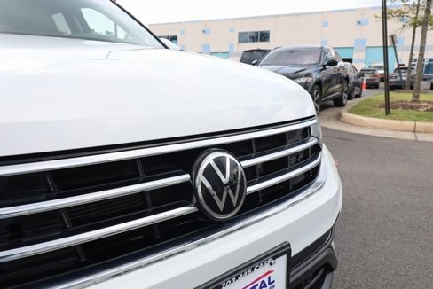 Used 2022 Volkswagen Tiguan SE image 21