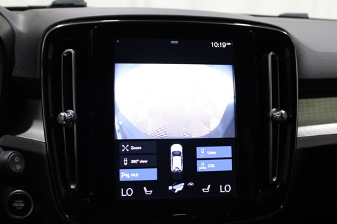 Used 2022 Volvo XC40 T4 Momentum image 13
