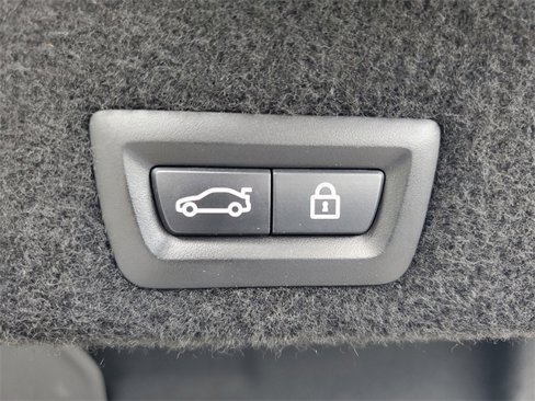 Used 2016 BMW 740i image 9