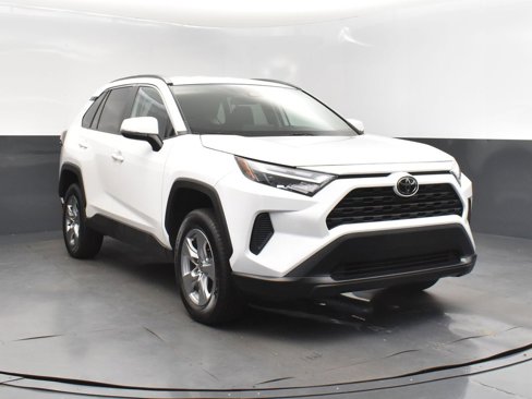 Used 2022 Toyota RAV4 XLE image 9