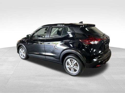Used 2021 Nissan Kicks S image 4