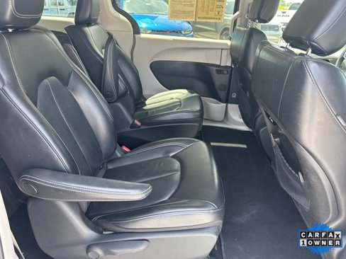 Used 2022 Chrysler Pacifica Touring-L image 47
