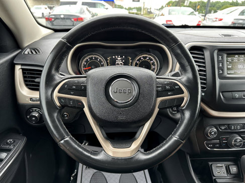 Used 2015 Jeep Cherokee Latitude w/ Comfort/Convenience Group image 17