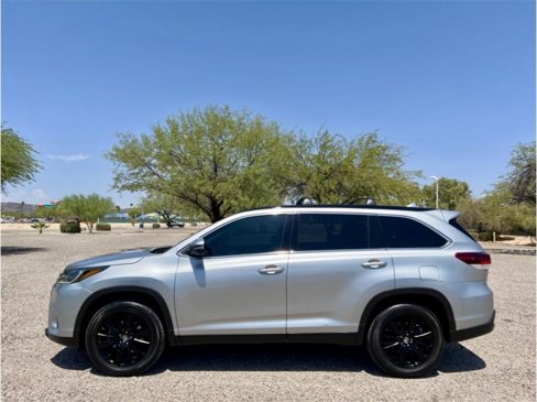 Used 2019 Toyota Highlander SE image 6