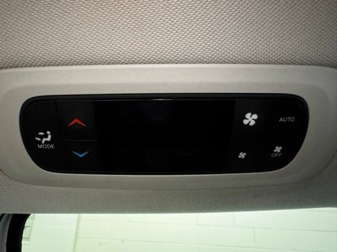 Used 2024 Chrysler Pacifica Select image 26