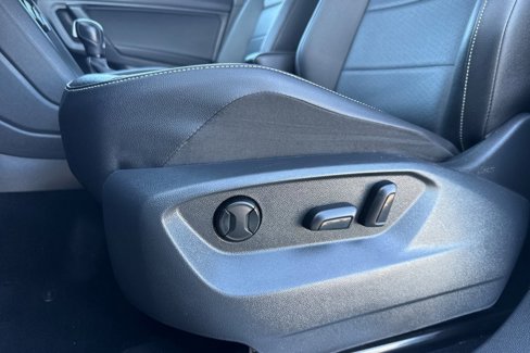 Used 2021 Volkswagen Tiguan SE image 13