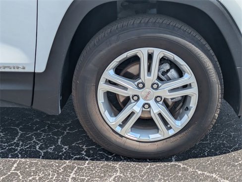 Certified 2024 GMC Terrain SLE image 11