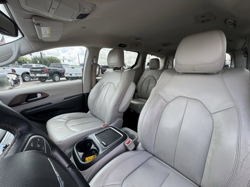 Used 2017 Chrysler Pacifica Touring-L Plus image 24