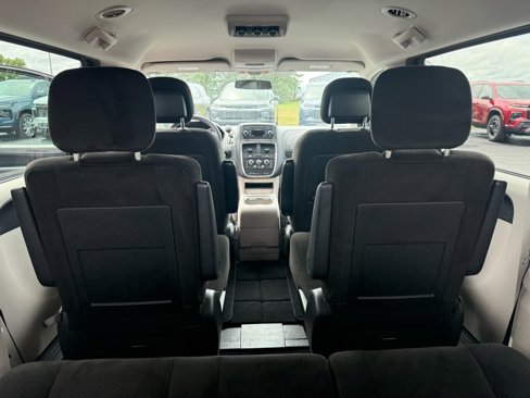 Used 2016 Dodge Grand Caravan SXT image 16
