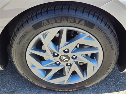 Used 2024 Hyundai Elantra SEL image 9