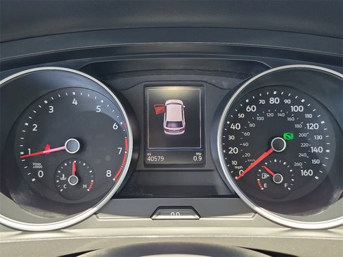 Used 2019 Volkswagen Tiguan SE image 9