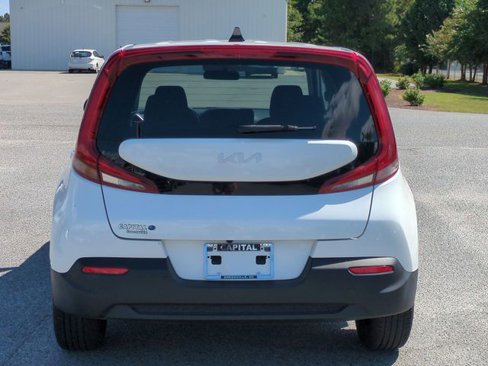 Used 2022 Kia Soul LX image 4