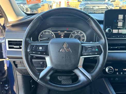 Used 2023 Mitsubishi Outlander SE image 20