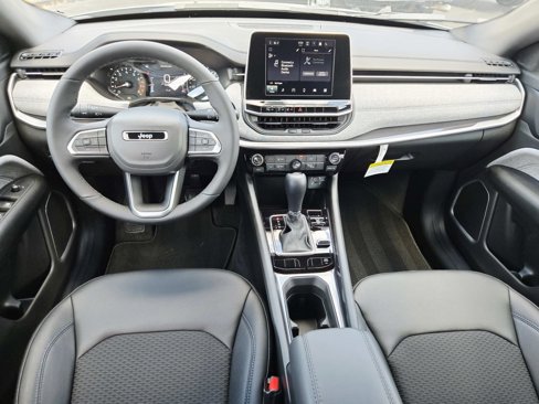 New 2025 Jeep Compass Latitude image 9