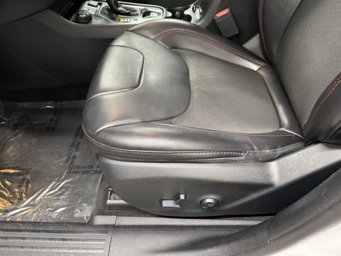 Used 2019 Jeep Cherokee Trailhawk image 17