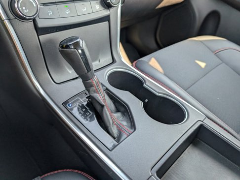 Used 2017 Toyota Camry SE image 19