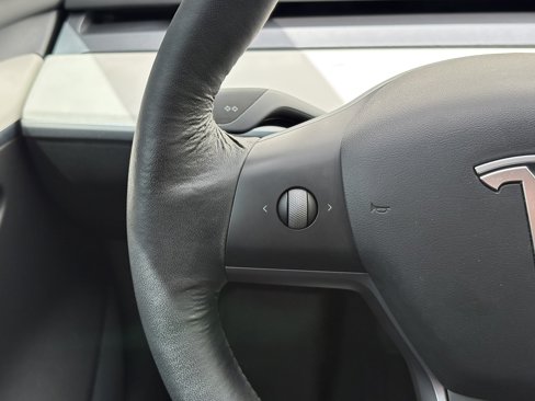 Used 2021 Tesla Model 3 Standard Range Plus image 17