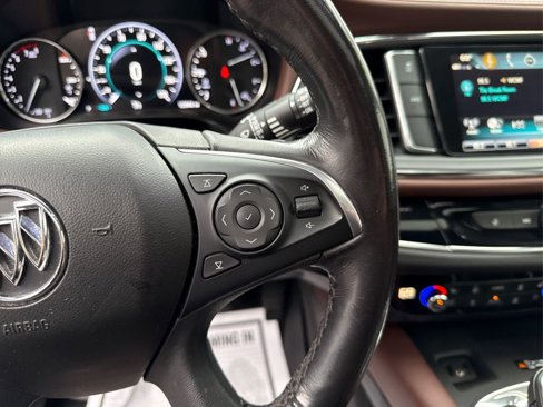 Used 2018 Buick Enclave Avenir image 29