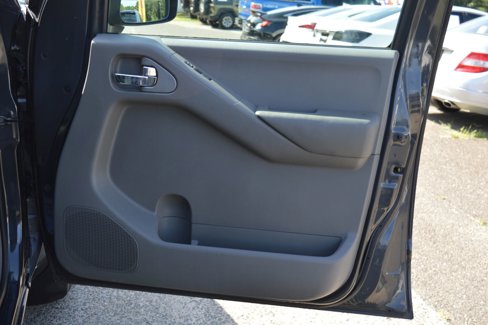 Used 2010 Nissan Frontier SE image 30